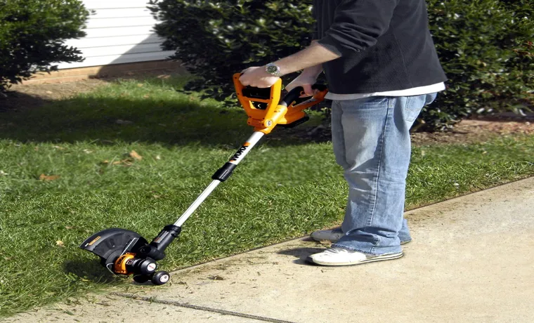 how does a weed trimmer work