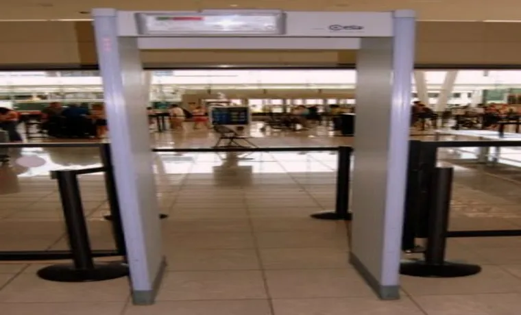 how does a metal detector work at an airport