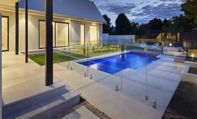 how much does a glass pool fence cost