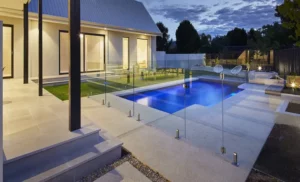 How Much Does a Glass Pool Fence Cost? Factors and Average Prices