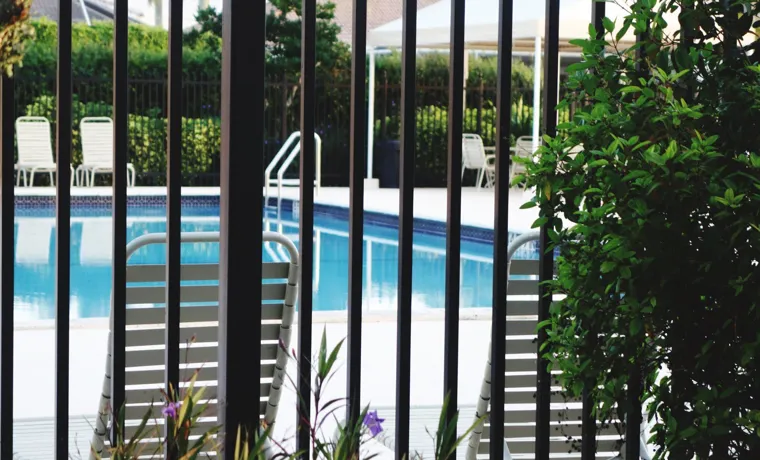how tall should a pool fence be
