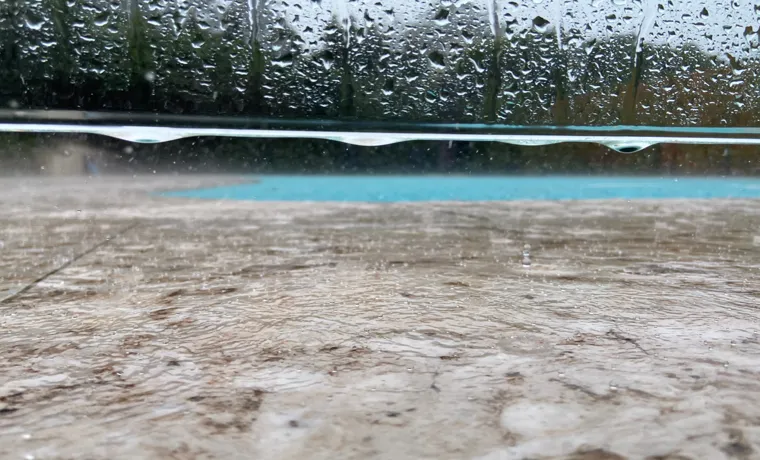 how to keep glass pool fence clean