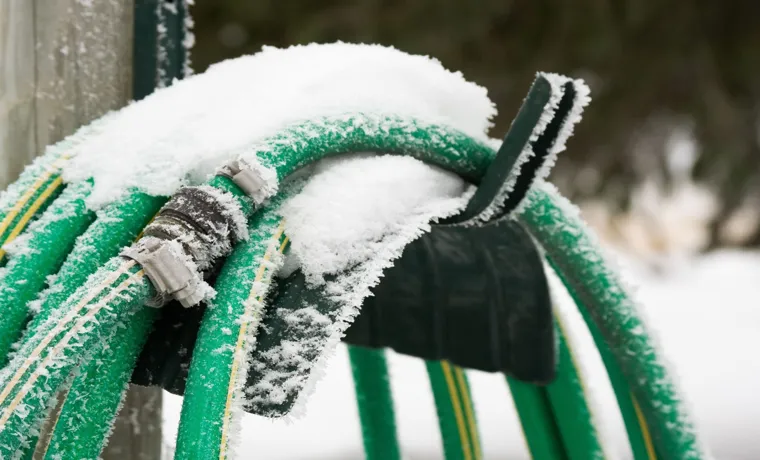 how to prevent garden hose from freezing