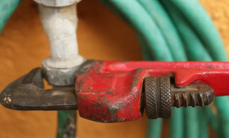 how to take off a stuck garden hose